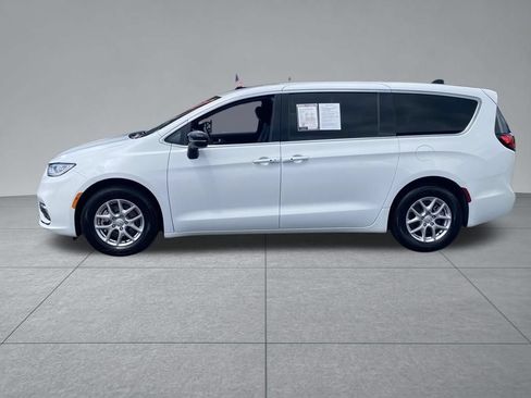 Used 2025 Chrysler Pacifica Select FWD image 4