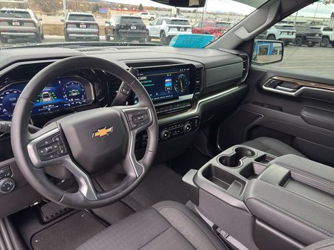 Used 2025 Chevrolet Silverado 1500 LT image 12
