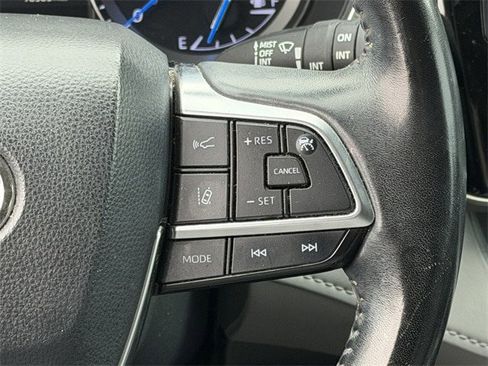 Used 2020 Toyota Highlander XLE image 15