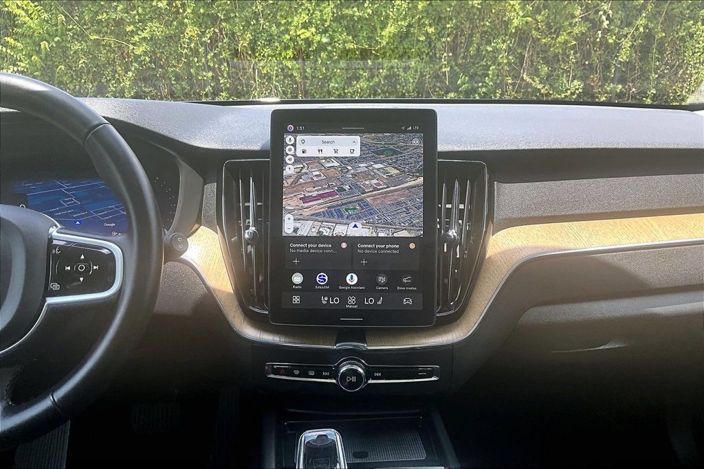 Certified 2026 Volvo XC60 B5 Plus AWD/4WD image 41