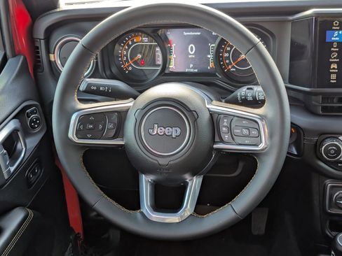 Used 2024 Jeep Wrangler Unlimited Sahara AWD/4WD image 17