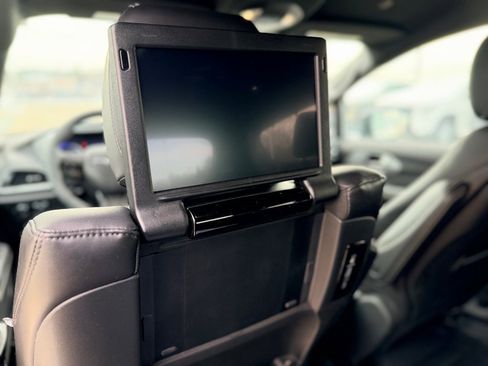 Used 2024 Chrysler Pacifica Touring-L w/ Uconnect Theater Family Group image 22