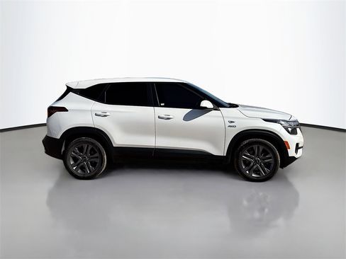 Used 2023 Kia Seltos LX image 8