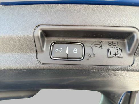 Used 2020 Ford Explorer XLT w/ Equipment Group 202A image 8