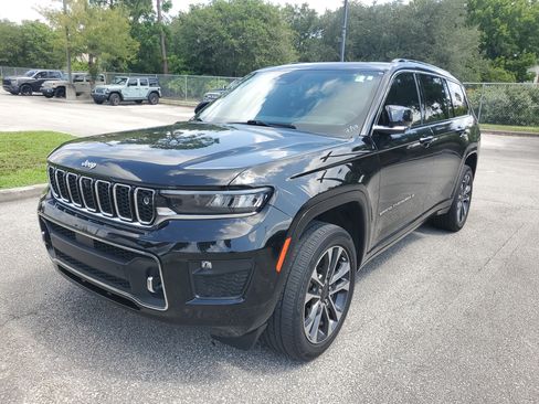 Used 2022 Jeep Grand Cherokee L Overland w/ Advanced Protech Group III RWD image 3
