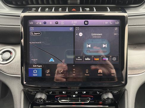 Used 2023 Jeep Grand Cherokee L Limited w/ Luxury Tech Group II AWD/4WD image 18