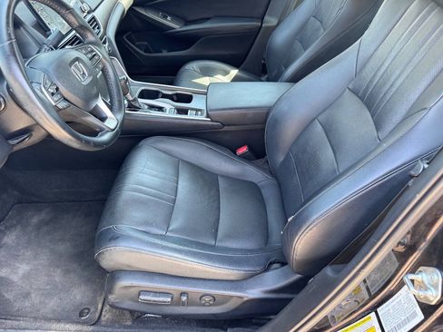 Used 2018 Honda Accord Touring image 9