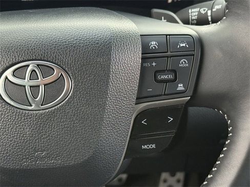 Used 2025 Toyota Camry SE image 15