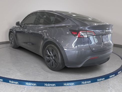 Used 2025 Tesla Model Y Long Range RWD image 8