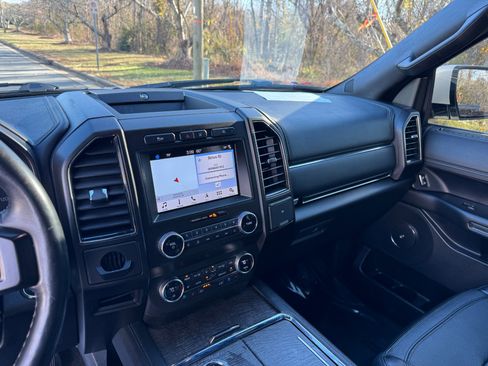 Used 2019 Ford Expedition Limited w/ Equipment Group 301A image 30