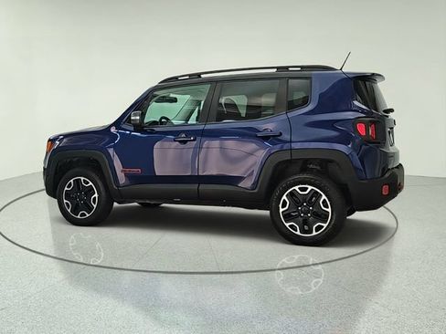 Used 2017 Jeep Renegade Trailhawk AWD/4WD image 4