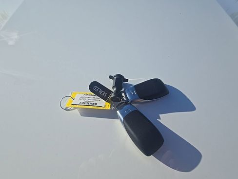 Used 2022 Mercedes-Benz GLC 300 4MATIC w/ Multimedia Package Lite image 32