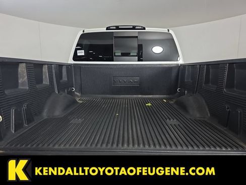 Used 2018 Nissan Titan SV w/ SV Convenience Package AWD/4WD image 11