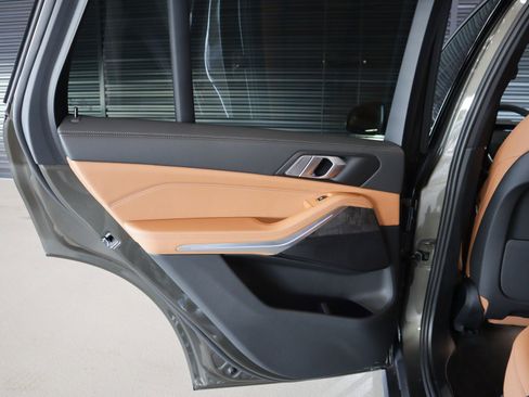 Used 2025 BMW X5 sDrive40i w/ Parking Assistance Package image 21