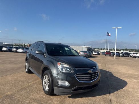Used 2017 Chevrolet Equinox LT FWD image 2