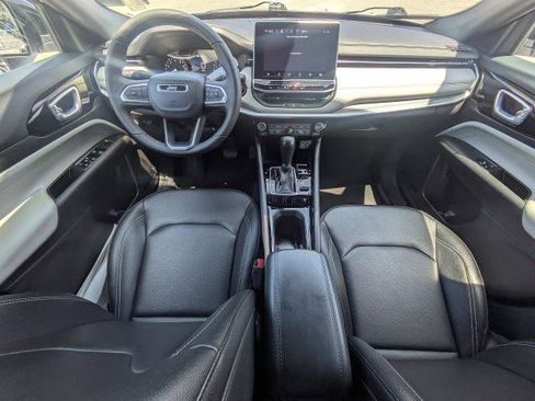 Used 2025 Jeep Compass Trailhawk AWD/4WD image 15