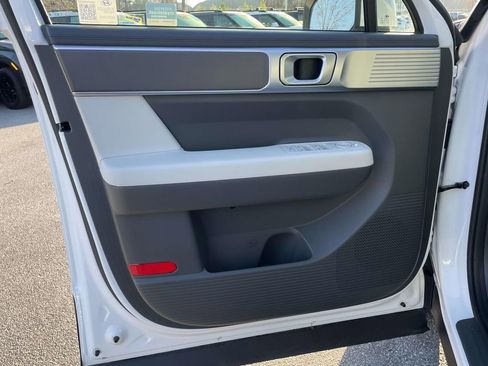 Certified 2025 Hyundai Santa Fe SE image 5