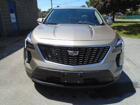 Used 2023 Cadillac XT4 Luxury w/ Cold Weather Package AWD/4WD image 4