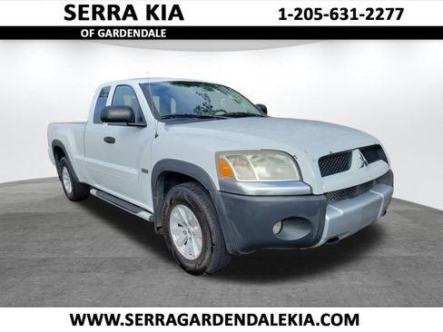 Used 2006 Mitsubishi Raider DuroCross image 1
