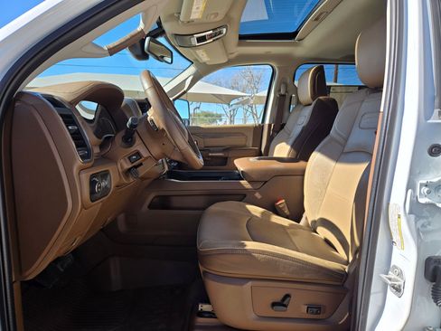 Used 2024 RAM 2500 Limited image 9