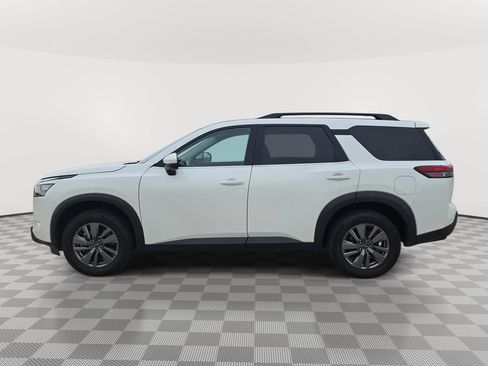 Used 2025 Nissan Pathfinder SV FWD image 4