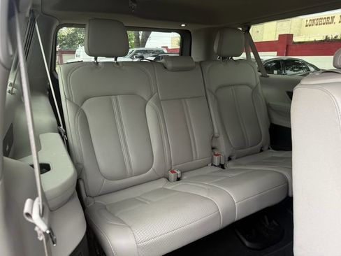 Used 2024 Jeep Wagoneer L Series II RWD image 32