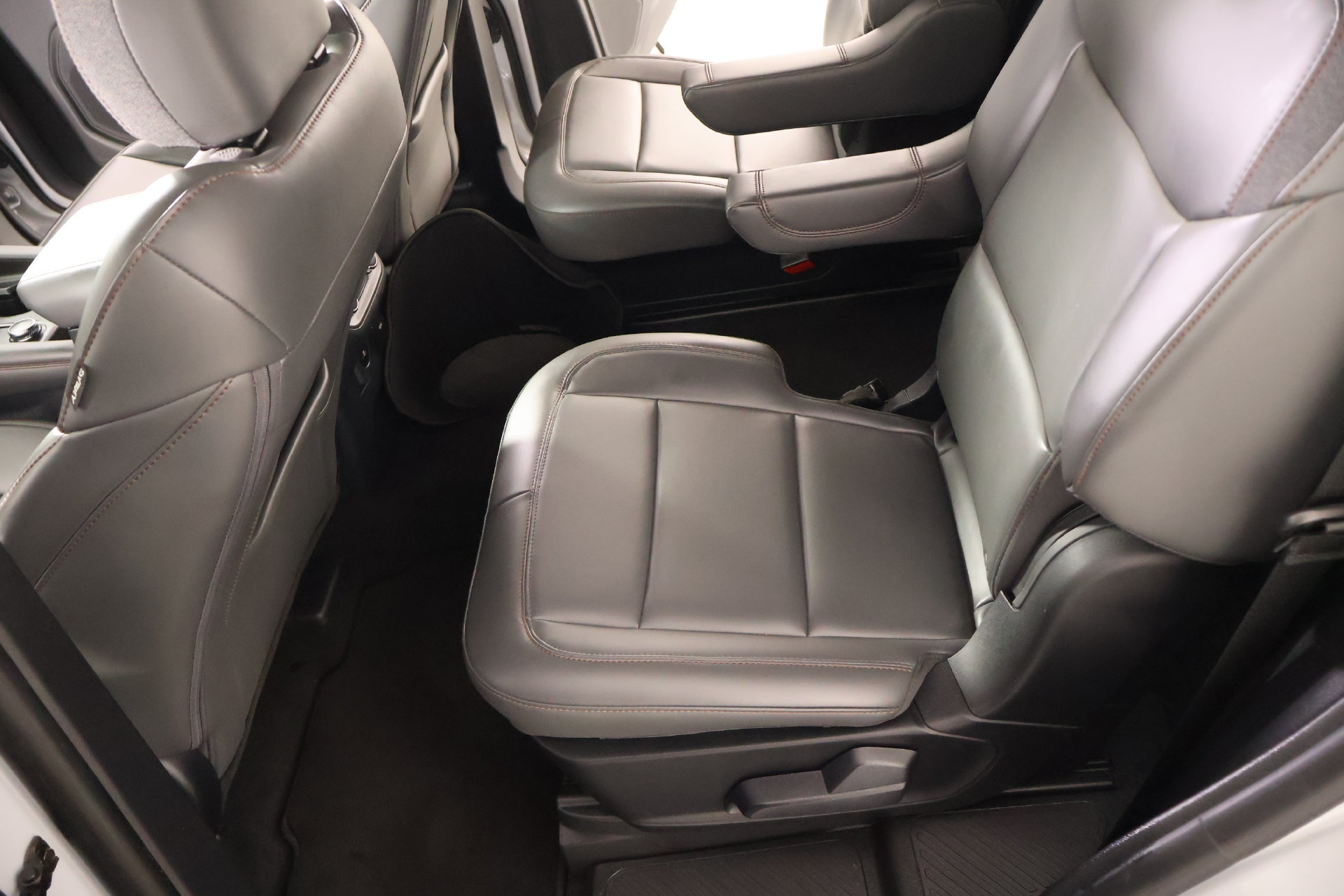 Used 2025 Ford Explorer Active w/ Active Comfort Package AWD/4WD image 12