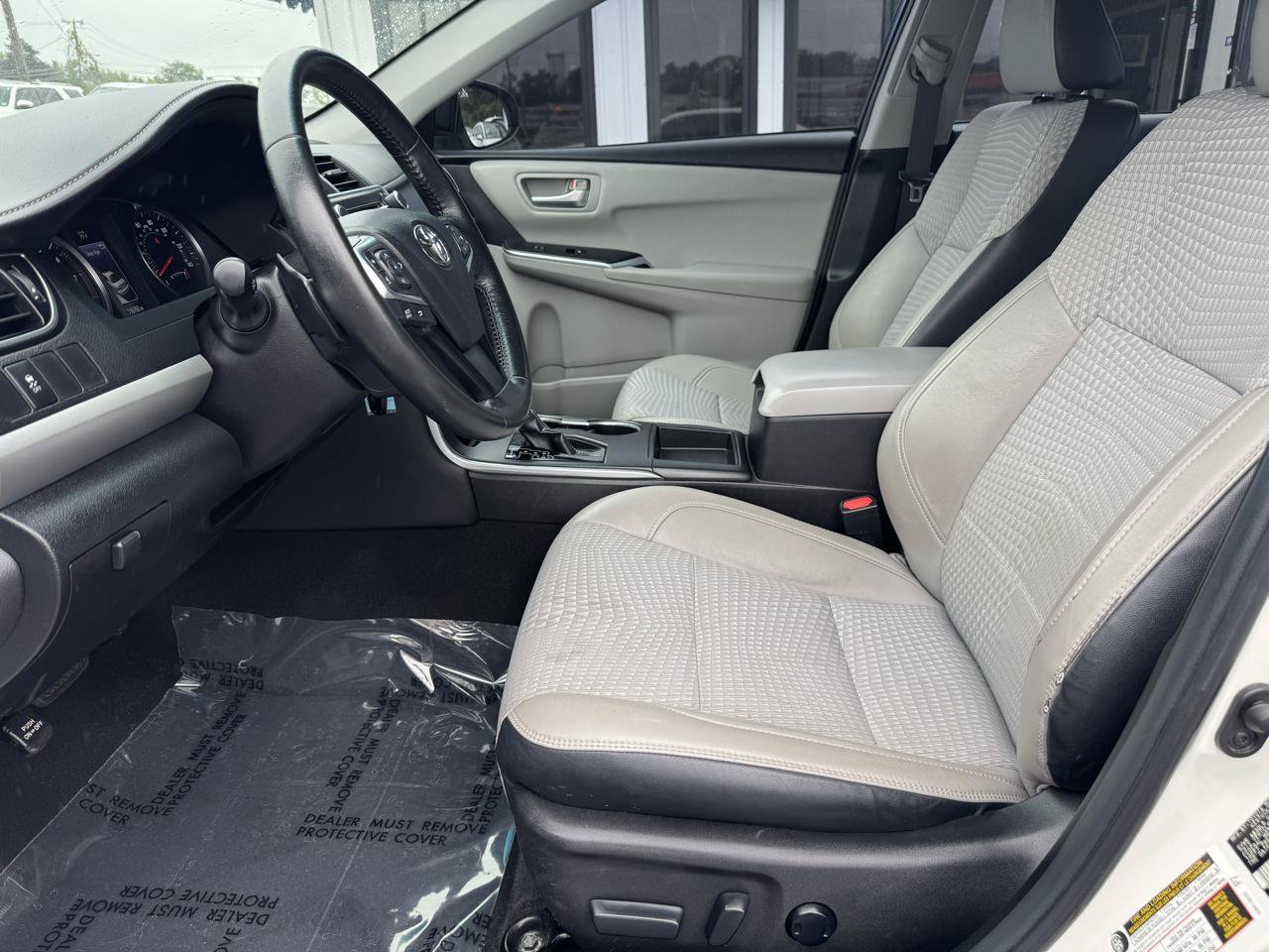 Used 2015 Toyota Camry SE FWD image 10