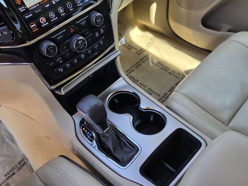 Used 2021 Jeep Grand Cherokee Overland RWD image 19