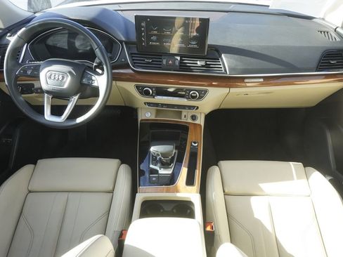 Used 2023 Audi Q5 e Premium w/ Convenience Package image 9