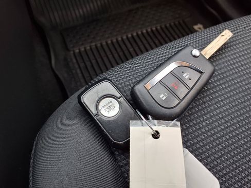 Used 2019 Toyota RAV4 LE AWD/4WD image 19
