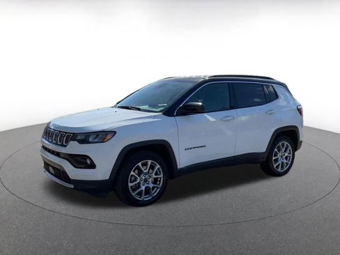 Used 2025 Jeep Compass Limited image 8