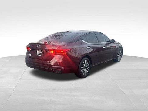 Used 2024 Nissan Altima 2.5 SV image 8