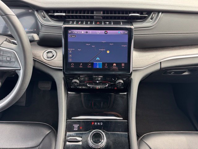 Used 2023 Jeep Grand Cherokee L Limited AWD/4WD image 19