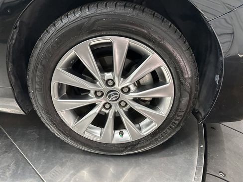 Used 2015 Toyota Camry XLE FWD image 9