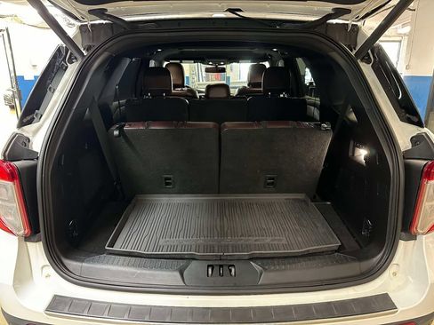 Used 2020 Ford Explorer Platinum w/ Premium Technology Package AWD/4WD image 12