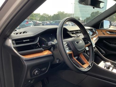 Used 2023 Jeep Grand Cherokee L Summit AWD/4WD image 14