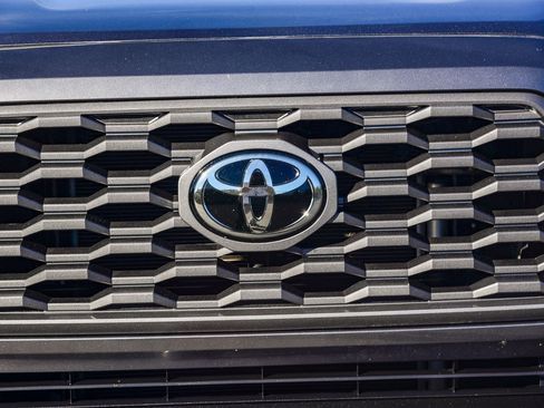 Used 2023 Toyota Tacoma TRD Off-Road image 12