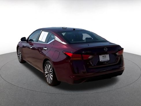 Used 2025 Nissan Altima 2.5 SV FWD image 10