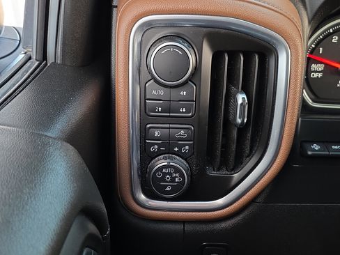 Used 2019 Chevrolet Silverado 1500 High Country w/ Technology Package image 29