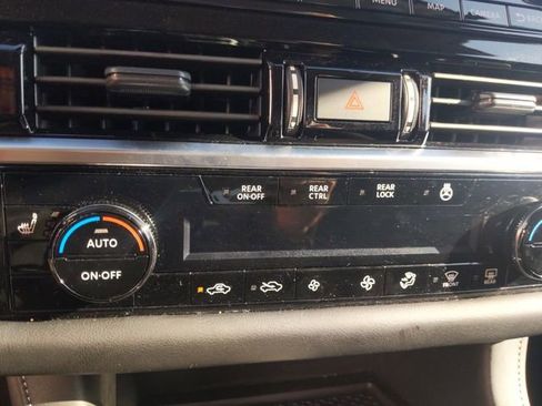 Used 2025 Nissan Pathfinder SL AWD/4WD image 25