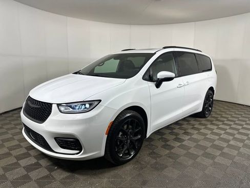 Used 2023 Chrysler Pacifica Touring-L w/ S Appearance Package image 7