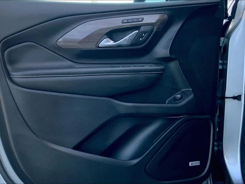 Used 2024 GMC Terrain Denali w/ Denali Premium Package image 18