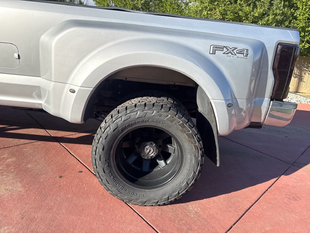 Used 2017 Ford F350 Lariat w/ Lariat Ultimate Package AWD/4WD image 31