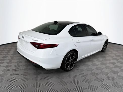 Used 2022 Alfa Romeo Giulia Ti image 8
