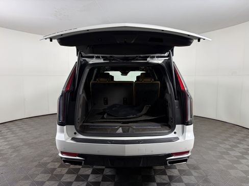 Certified 2024 Cadillac Escalade ESV Premium Luxury w/ Performance Package image 20