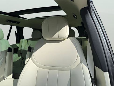 New 2025 Land Rover Range Rover SE image 16