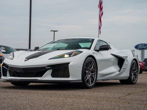 Used 2024 Chevrolet Corvette Z06 RWD image 10