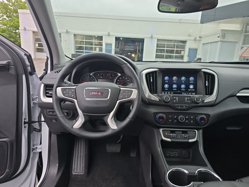 Used 2024 GMC Terrain SLT w/ Infotainment Package II AWD/4WD image 18