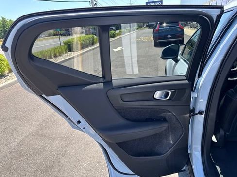 Used 2025 Volvo XC40 B5 Core AWD/4WD image 16